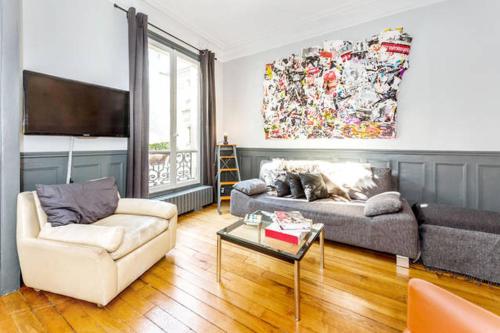 Appartement Large & Bright Apartment, Central Paris, Montmartre-Opéra, Picturesque Rue des Martyrs 22 Rue des Martyrs Paris