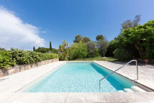 Villa Large Provencal villa with swimming pool in lush greenery LIVE IN CANNES 1439 CHEMIN DU CANNET Vallauris