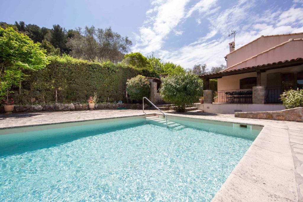 Villa Large Provencal villa with swimming pool in lush greenery LIVE IN CANNES 1439 CHEMIN DU CANNET, 06220 Vallauris