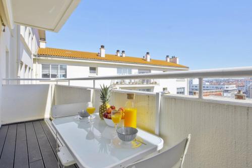 Large studio design w balcony at the heart of Biarritz - Welkeys Biarritz france