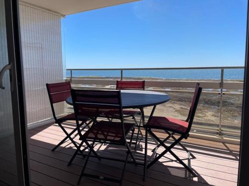 Appartement Large studio direct access to the beach 1st floor 24 Avenue de Bonne Source Pornichet