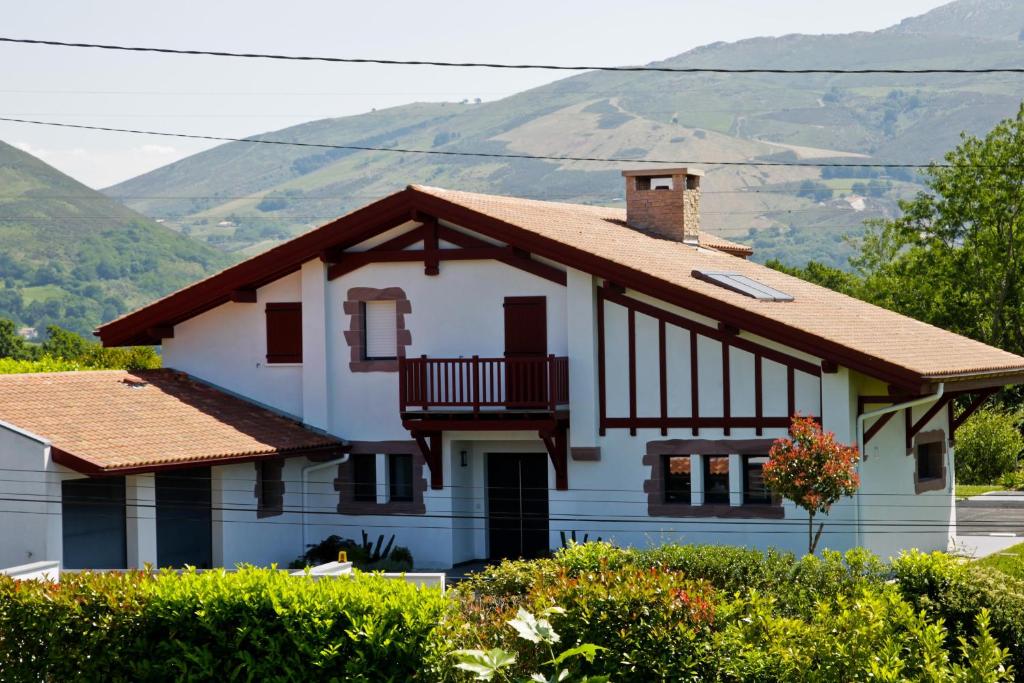 Villa LARRUN BEGIRA AVEC LES CLES DE LUZ 1270 Route de Serres, 64310 Ascain