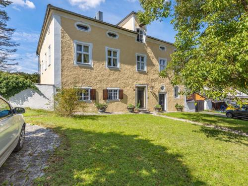 Maison de vacances Lavish Castle in Riedenburg with Garden near Lake  Riedenburg