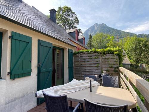 Le 103. Chalet 3 chambres. Terrasse. Parking. wifi. Cauterets france