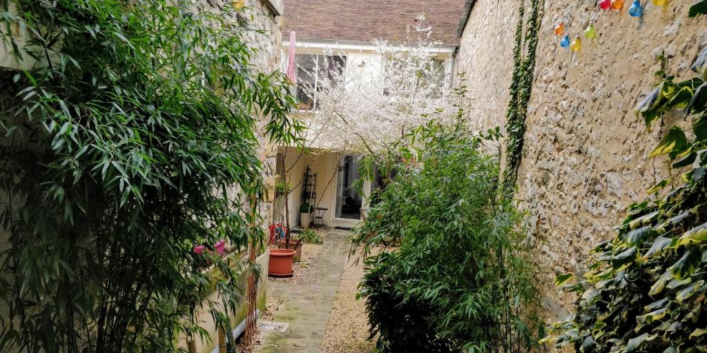 B&B / Chambre d'hôtes Le 3 Rue Grande 3, Rue Grande, 77250 Moret-sur-Loing