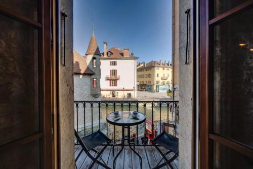 Le Balcon Perrière I - Appartement de charme avec vue directe sur le Thiou Annecy france