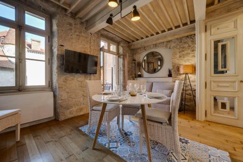 Le Balcon Perrière II - Appartement de charme avec vue directe sur le Thiou Annecy france