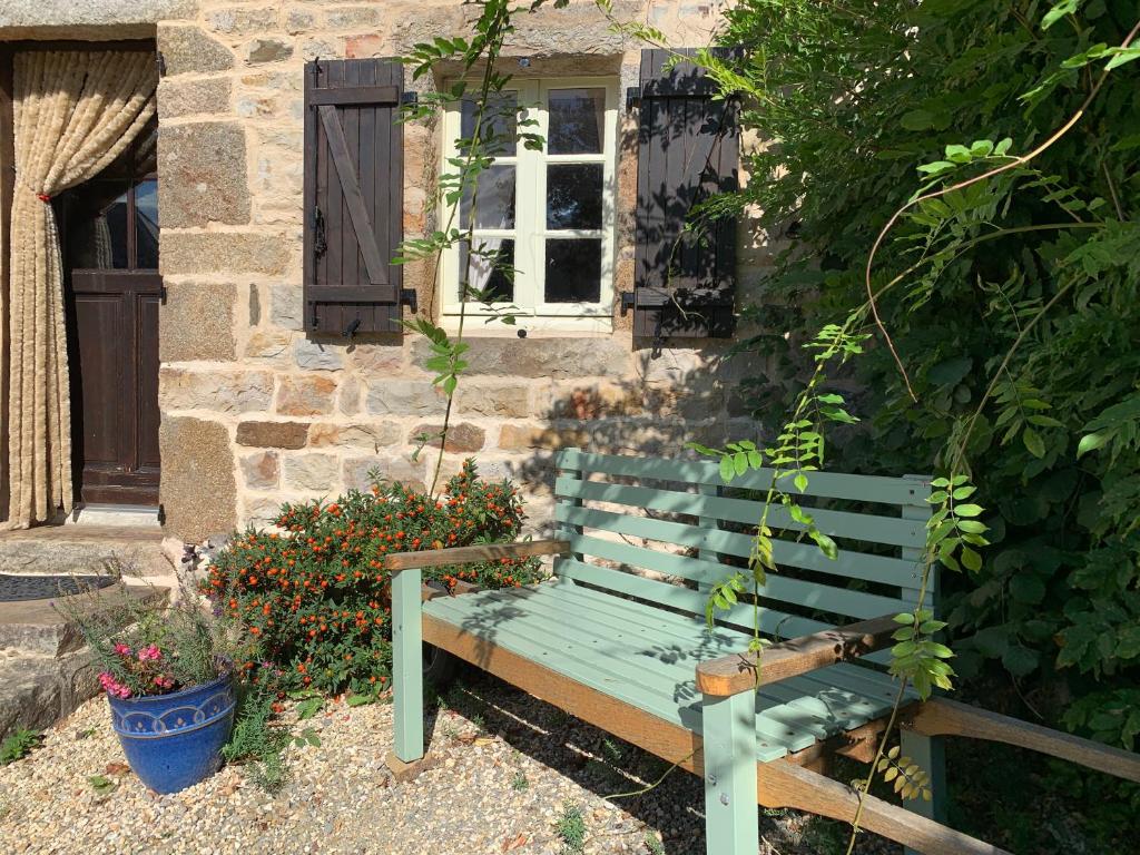 Maison de vacances Le Bas Chesnay Chambres d' Hôtes et Gîte Domfront en Poiraie Le Bas Chesnay, 2073 Route de la Pageotiere, 61700 Domfront