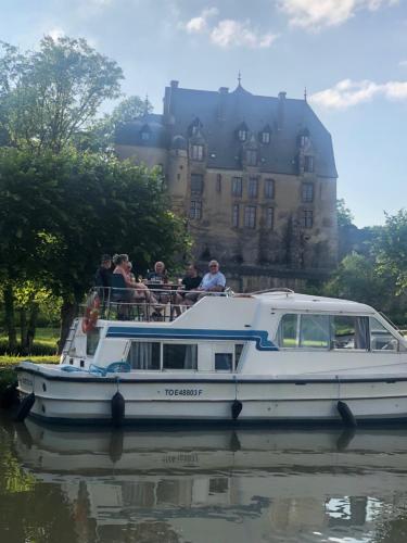 Le bateau du Foudre Châtillon-en-Bazois france