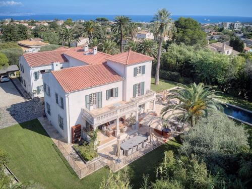 Villa LE BEAUVERT Belle Epoque luxury villa of 500 m2 with pool des rastines, 437 Antibes