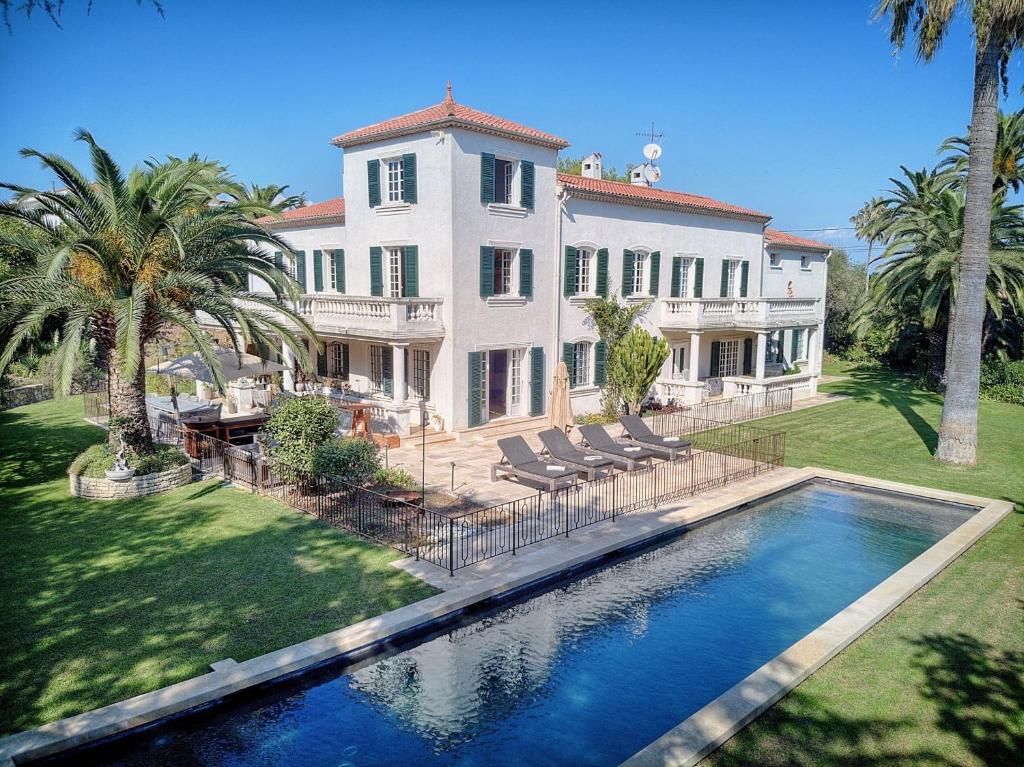 Villa LE BEAUVERT Belle Epoque luxury villa of 500 m2 with pool des rastines, 437, 06600 Antibes