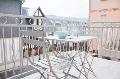 Le Bouloir-Appartement avec balcon et parking privé Honfleur france