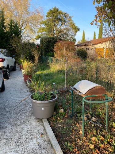 -LE BOURDEAU- CHARMANTE VILLA JONAGE 15 min de LYON Jons france