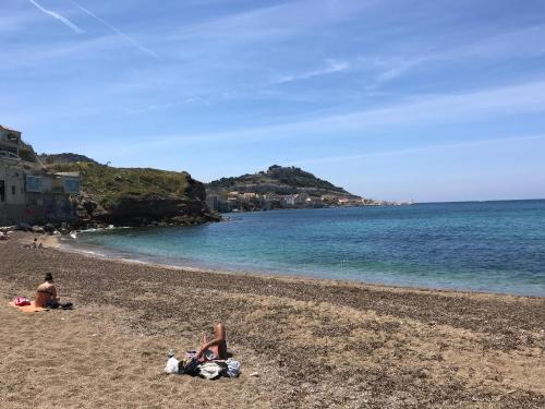 Appartement LE CABANON BLEU SUR LA PLAGE PLAGE DE LA VERRERIE 32 Boulevard Bonne Brise Marseille