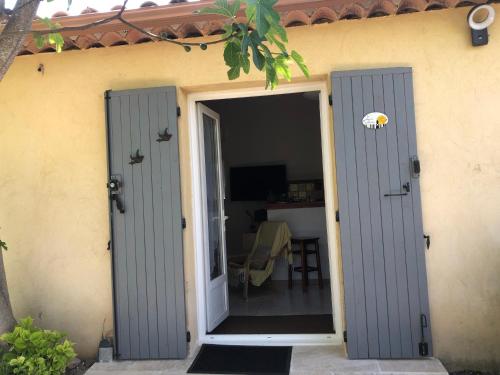 LE Cabanon des hirondelles Villecroze france