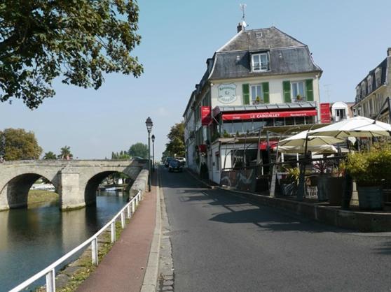 Hôtel LE CABOUILLET 5 QUAI DE L'OISE, 95290 LʼIsle-Adam