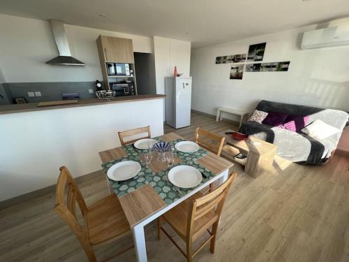 Appartement Le CARROUSEL - Apt VUE MER - Plage à 10 M - CLIM - WIFI 1 Rue des Alpes Canet-en-Roussillon