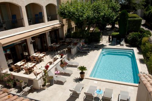 Hôtel Le Castelet des Alpilles 6, place Mireille Saint-Rémy-de-Provence