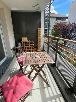 Appartement LE CENTRAL-4 personnes-PARKING 62 Route de Bonneville Annemasse