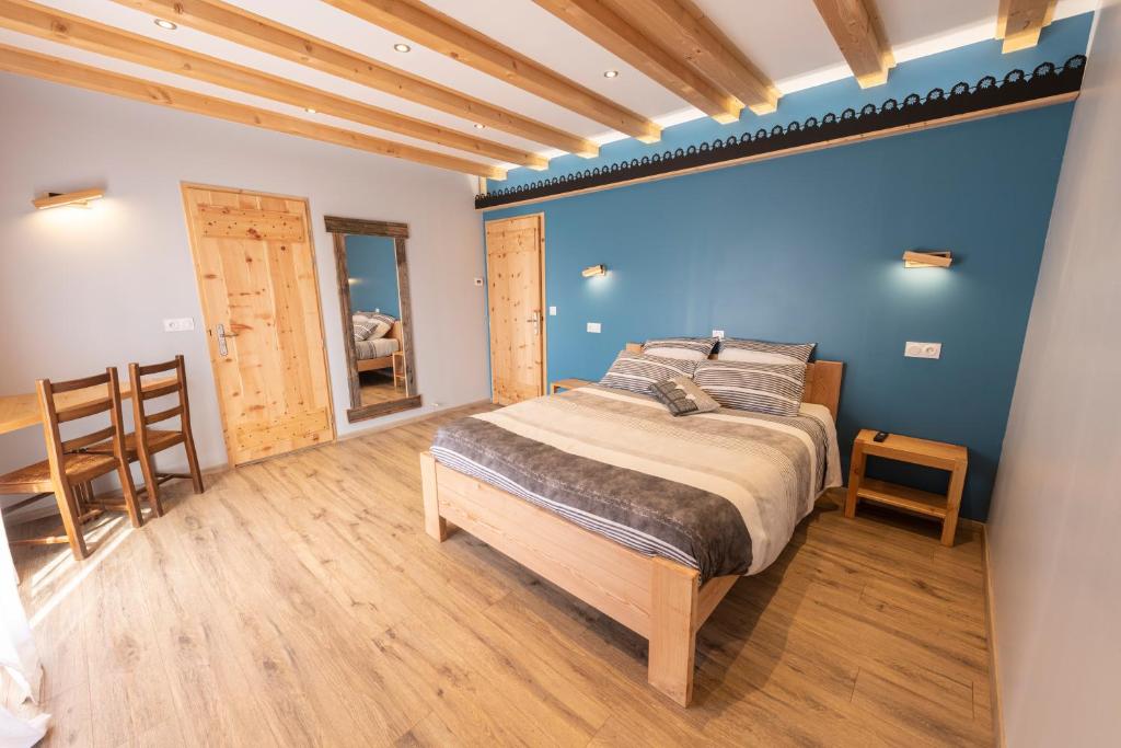 B&B / Chambre d'hôtes LE CHALET BAZAN 60 route de la mueratière, Brunissard, 05350 Arvieux