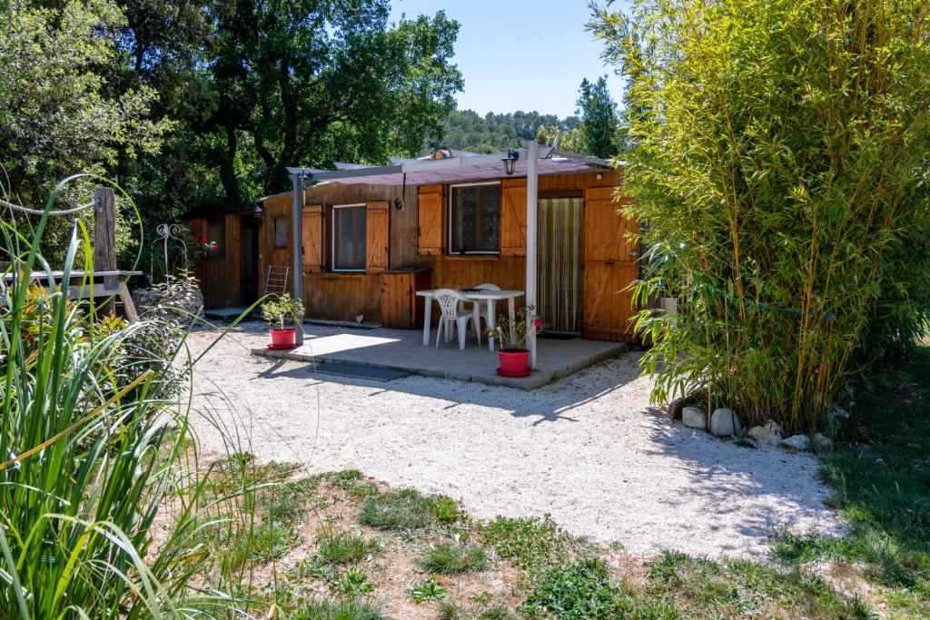 Maison de vacances Le Chalet de l'Uzège - Piscine, détente et ballades 230 Route du Puget, 30580 Belvézet