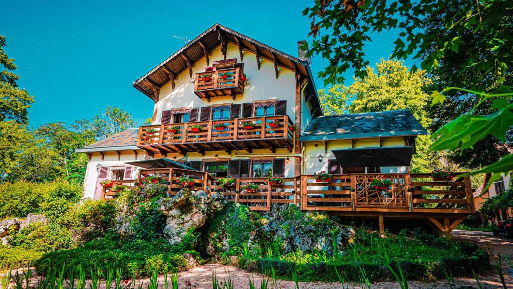 Camping Le Chalet Montegut hébergements insolites 24 Route du Chalet, 03000 Coulandon