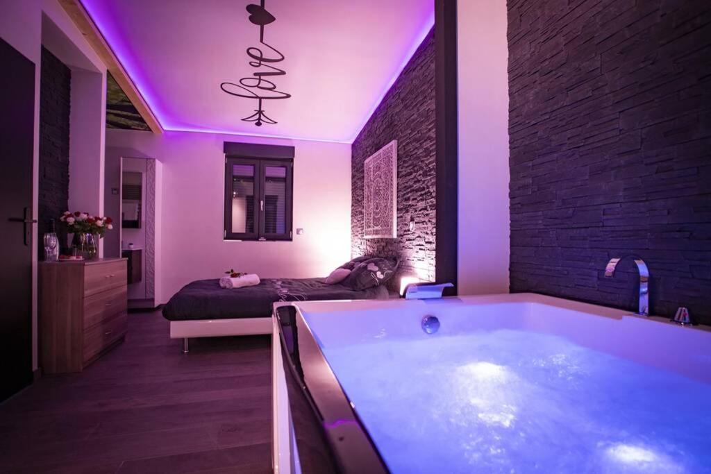 Chalet LE CHALET ZEN LOVE 3 Rue de Damparis, 39100 Foucherans