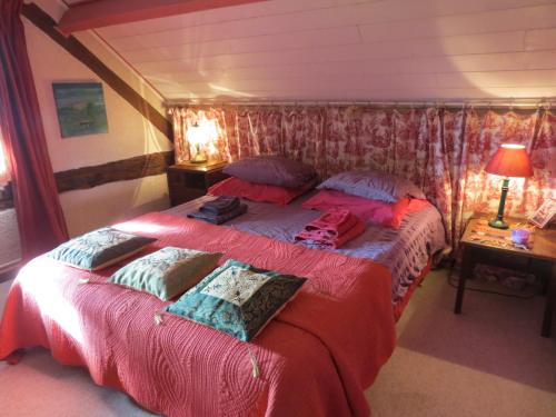 B&B / Chambre d'hôtes Le Chant Des Fees Route D'Orbec Chemin De La Sallette Notre-Dame-de-Courson