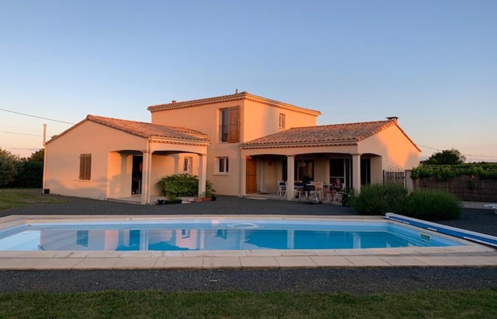 Maison de vacances Le Chant du Moulin - Maison avec piscine 3 Le Vreau, 85410 La Caillère