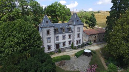 Maisons de vacances Le Château de Vernières 36 Village de Vernières Talizat