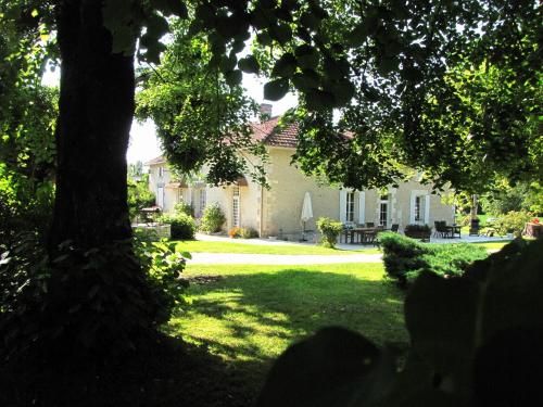 B&B / Chambre d'hôtes Le Chemin Grand bois Chez Furet Challignac