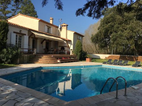 LE CHÊNE ET L'EAU Roquebrune-sur Argens france