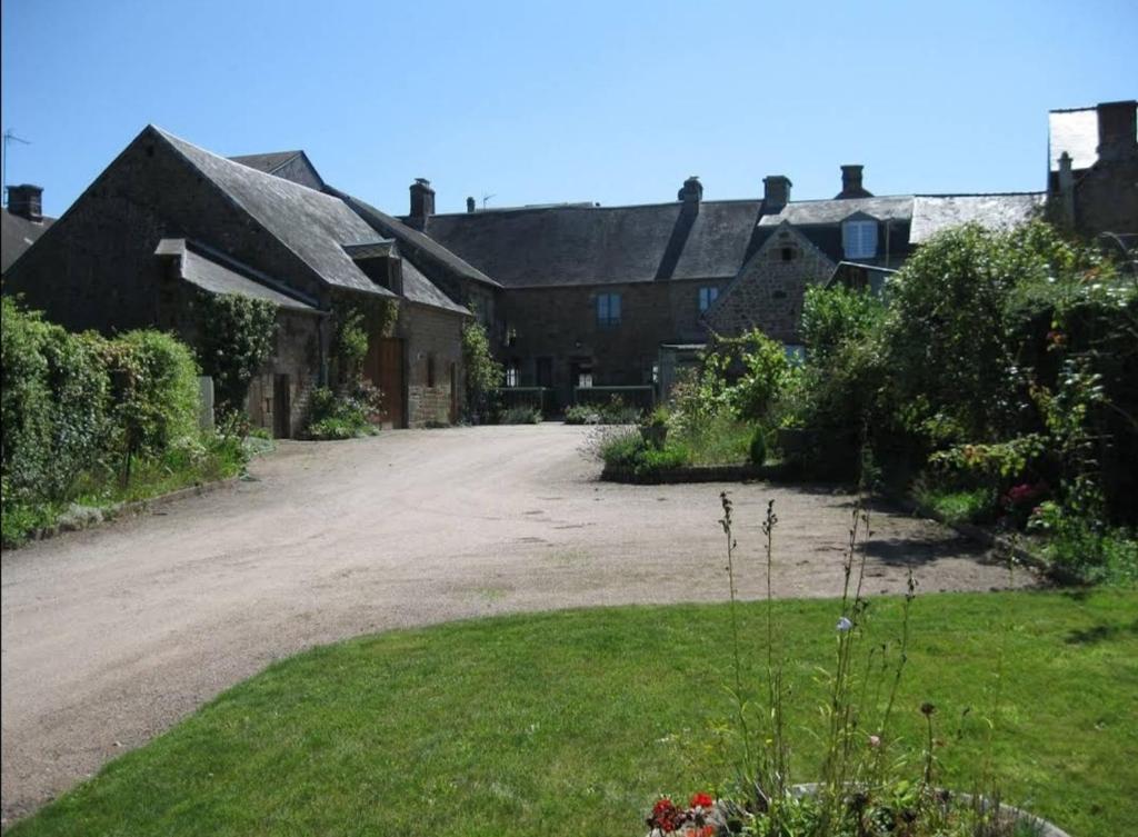 Maison d'hôtes Le cheval blanc 6 Rue de Saint-Sauveur, 61320 Carrouges