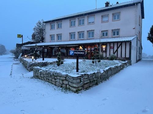 Hôtel Le Cheval Blanc - Logis Hotel 21 rue du lac Giffaumont-Champaubert