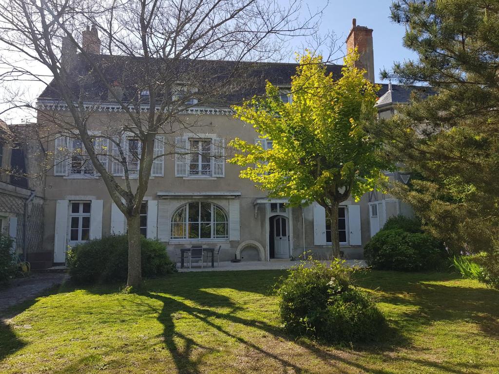 B&B / Chambre d'hôtes Le Cloître Saint-Liphard 1 Cloître Saint Liphard, 45130 Meung-sur-Loire