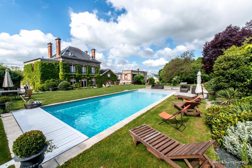 B&B / Chambre d'hôtes Le Clos Corbier 5 Boulevard Nicolas François Billecart, 51160 Mareuil-sur-Ay