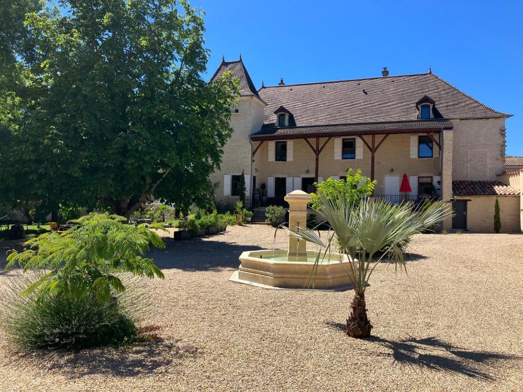 B&B / Chambre d'hôtes Le Clos De Quintaine Chambres d'Hôtes Lieu dit : Quintaine 20 Rue de Saint-Trivier, 71260 Clessé