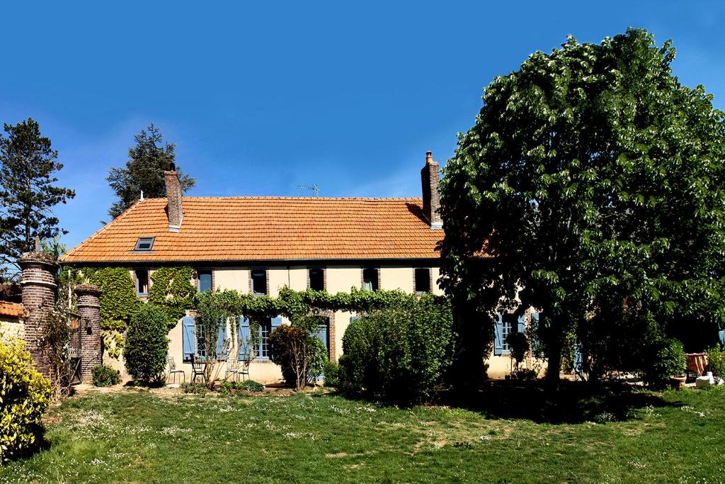 B&B / Chambre d'hôtes Le clos des artistes - Chambres d'hôtes Le Fays 1 ruelle du haut du Tot, 89570 Turny