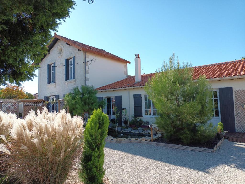 B&B / Chambre d'hôtes Le Clos des Passiflores 26 Rue des Jacobins, 17800 Pons