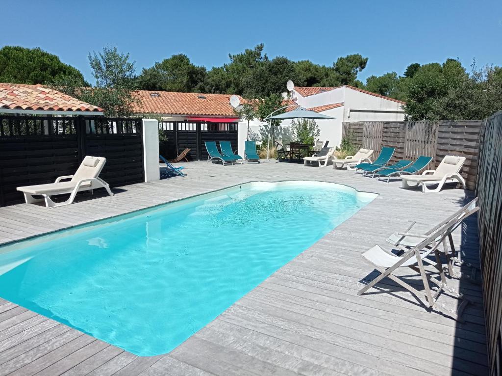 Maisons de vacances Le Clos des Pins 741 Rue Charles de Gaulle, 17940 Rivedoux-Plage