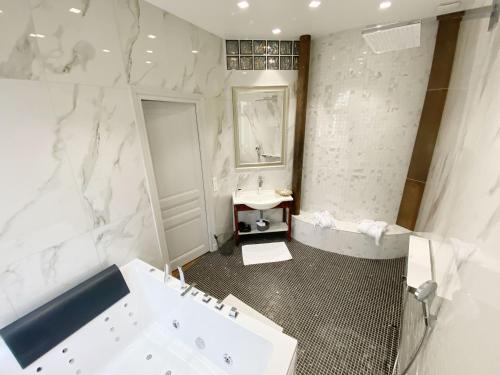 Appartement Le Clovis Suites Spa Sauna 35 Rue Chanzy Reims