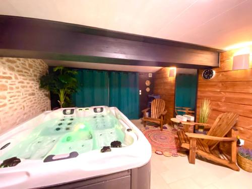 Le Cocon Bohème - parking privé - piscine chauffée - espace bien-être avec Spa Sarlat-la-Canéda france