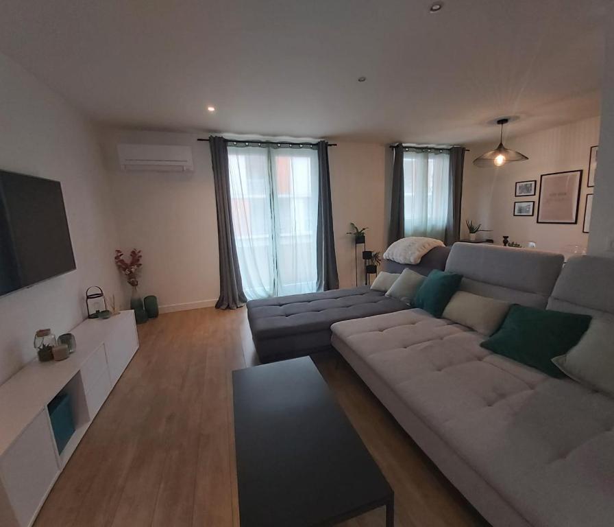 Appartement LE COCON D AURORE 1 er étage 17 Rue de la Liberté, 26100 Romans-sur-Isère