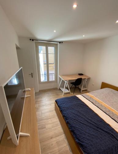 Appartement Le Coeur du Port de Golfe Juan - Parking - Clim - Wifi 3 Avenue de la Gare Vallauris
