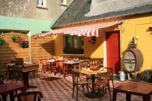 Hôtel Le Commerce 11 Place Patton La Haye-du-Puits