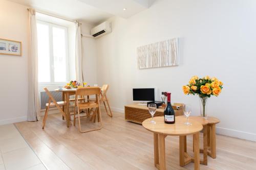 Appartement Le Cosy YourHostHelper 3 Rue du 24 Août Cannes