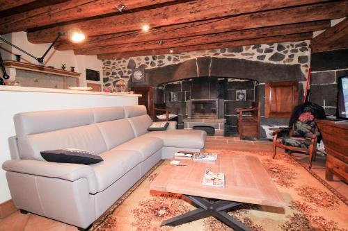 Maison de vacances Le Cottage Lavastrie le bourg Lavastrie