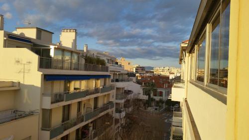 Le De Gaulle Antibes france