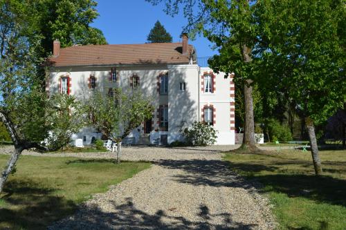 B&B / Chambre d'hôtes Le Domaine de Lugazaut Le Domaine de Lugazaut n.a Vielle-Soubiran