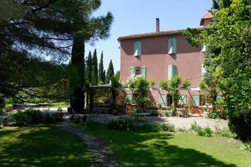 B&B / Chambre d'hôtes Le Domaine de Saint Veran Route de Cavaillon D26 Orgon